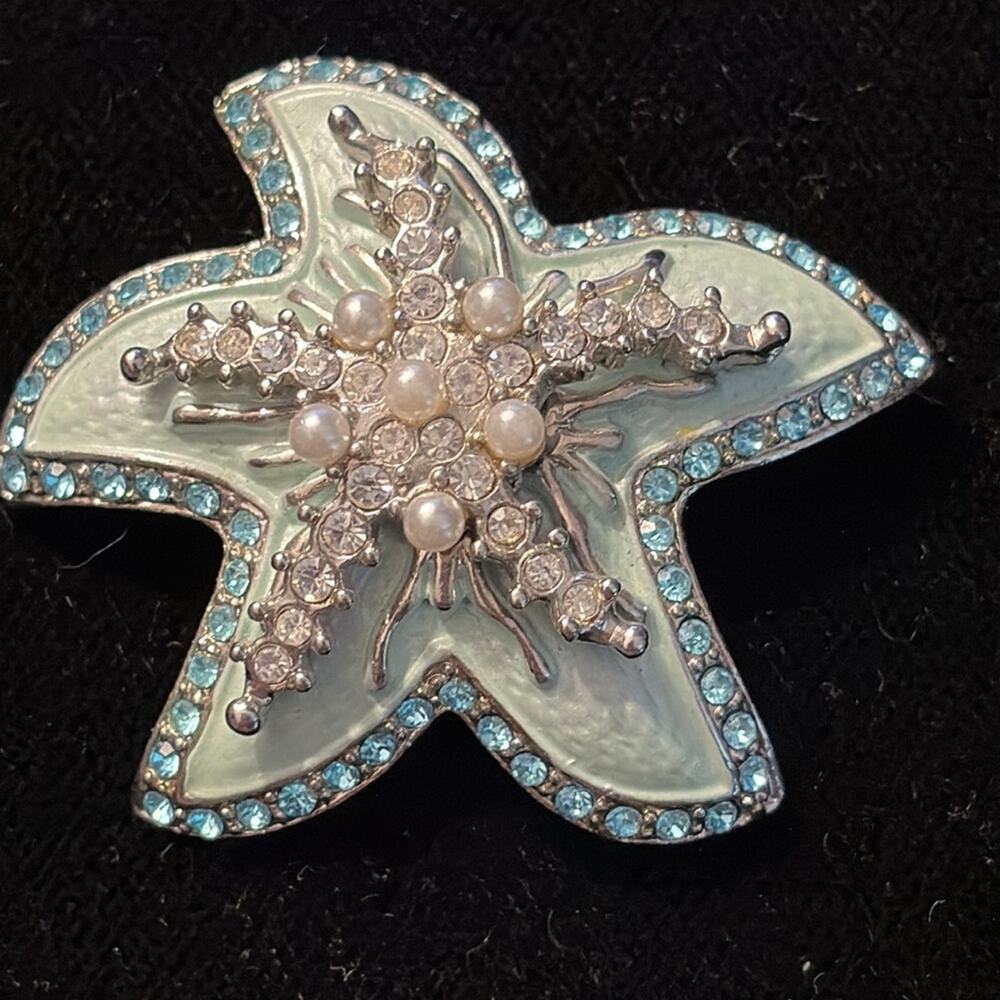 Erica Lyons Seashell & Sea Star Brooch – Blue Rhinestones, Excellent Condition